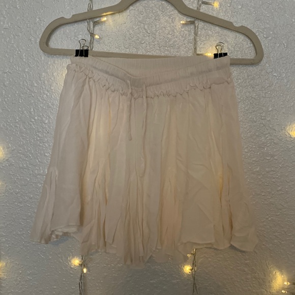 White flowy layered mini skirt - Picture 1 of 1